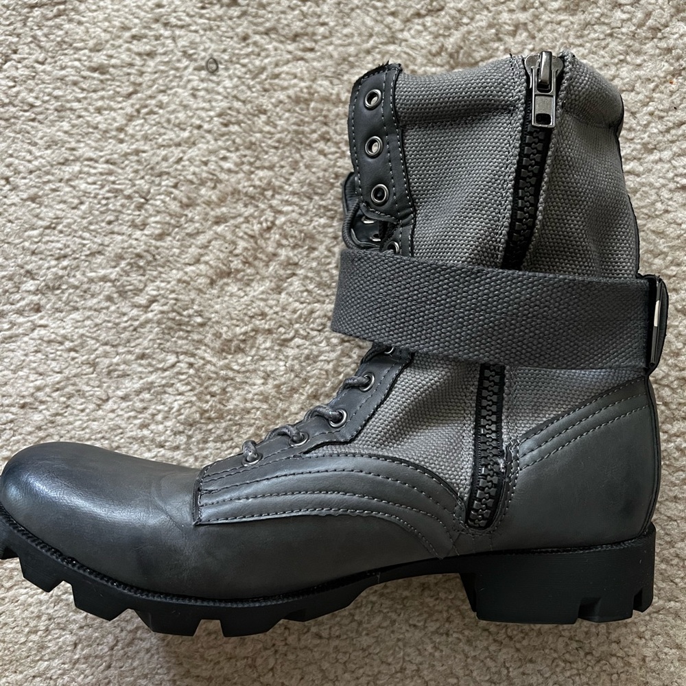 Strong Coal boots
9.5 • New with tags